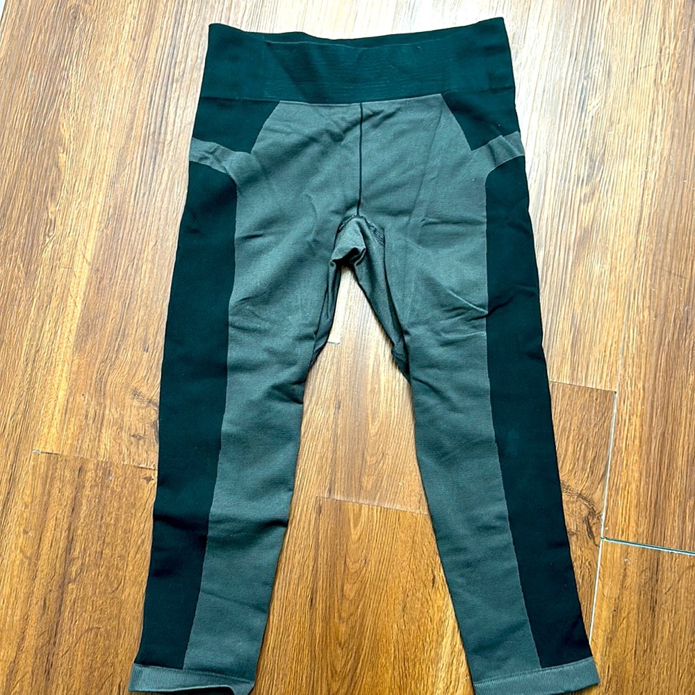 UA compression capri